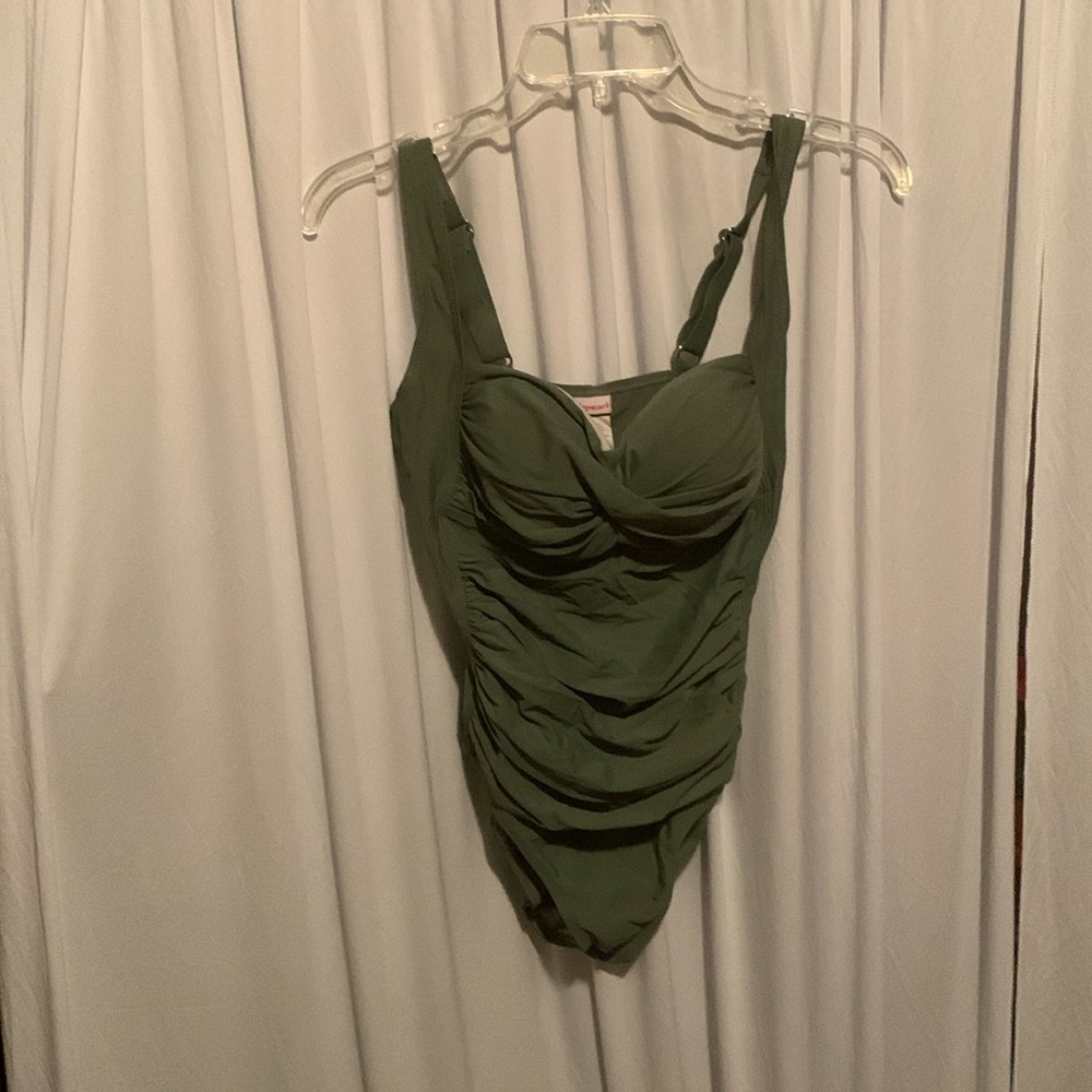 Woman’s 1 piece Swimsuit